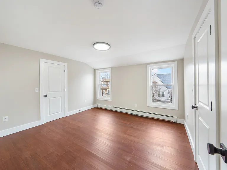 286 N 6th St #3 — Photo 8