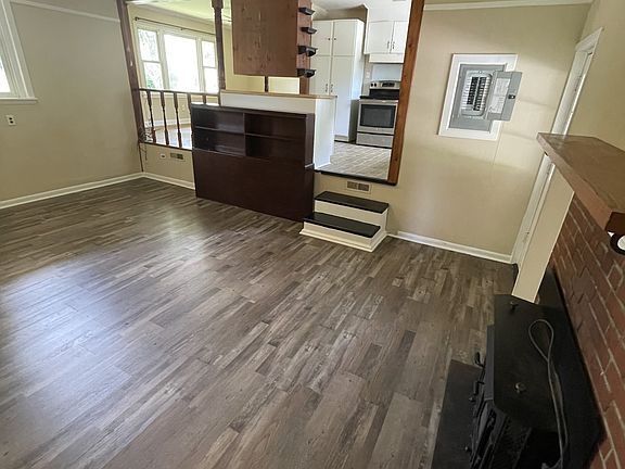 2nd image of 600 Glendale Pl