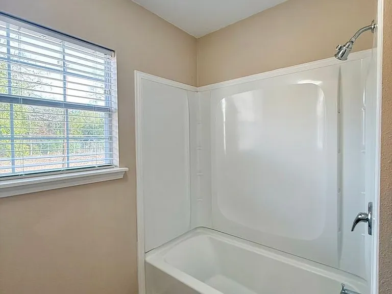 1016 S Bennett Ave — Photo 9