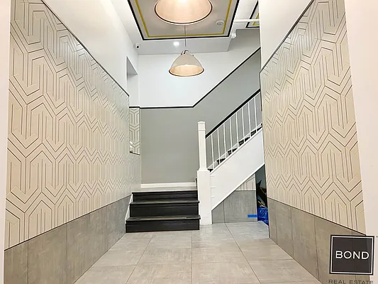 Rented by Bond New York | media 28