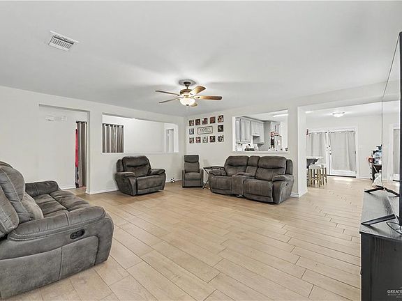 3rd image of 2409 Fuentes Dr