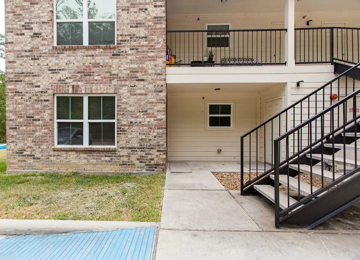 Building Photo - 1000 Foster Dr #1C