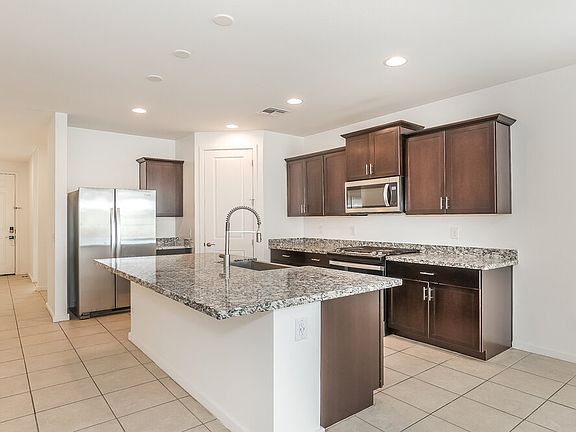 5th image of 11014 W Luxton Ln