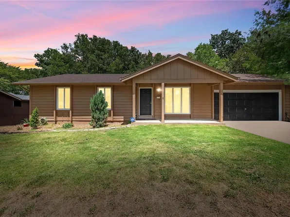 1241 Sandstone Ter, Lake Saint Louis, MO 63367