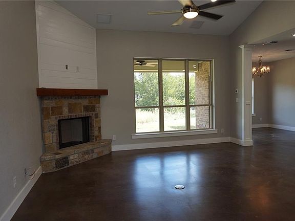3rd image of 1015 Westwood Dr