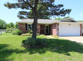 301 Peak Cir, Wagoner, OK 74467