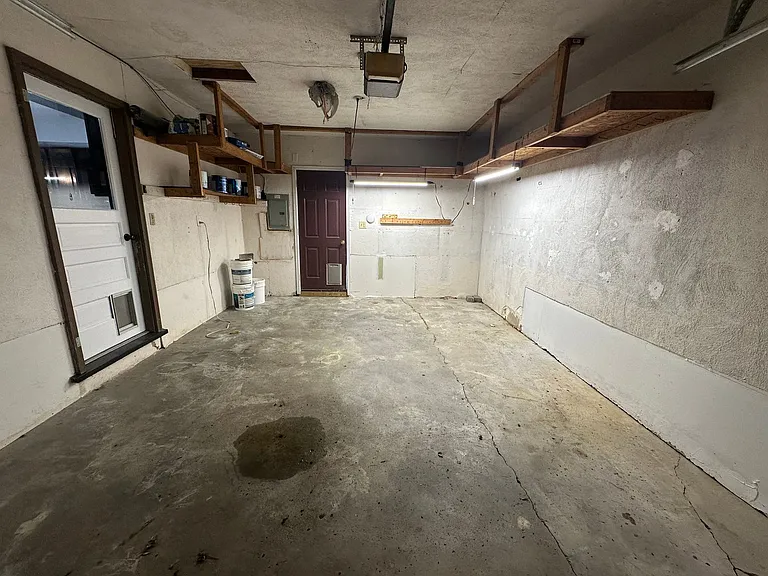 2063 W Highland Ln — Photo 19