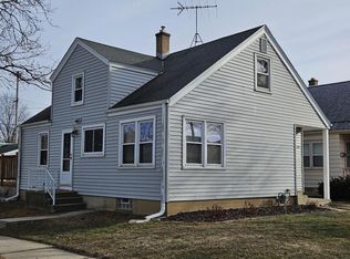 2204 S 109th St, West Allis, WI 53227