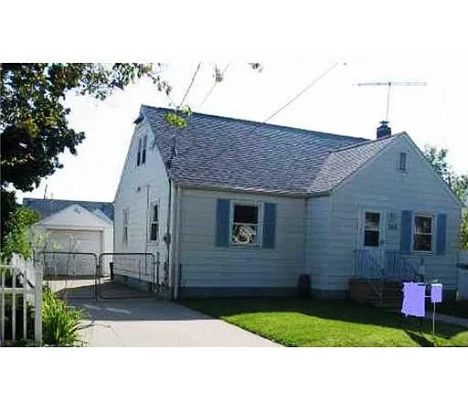 748 Hanson Ave photo 1