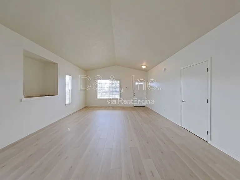 4373 Mackinaw Ave SE — Photo 4