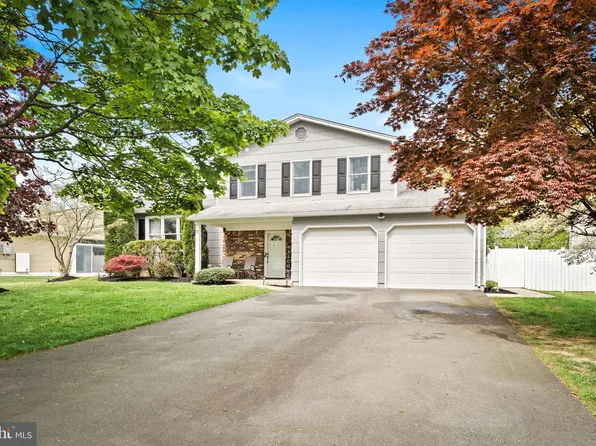 11 Colleen Cir, Ewing, NJ 08638
