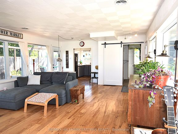 2nd image of 726 Fairbairn St