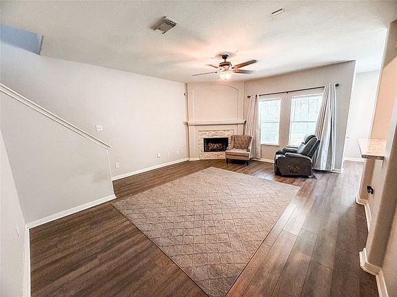 5th image of 22527 Sweetglen Ct