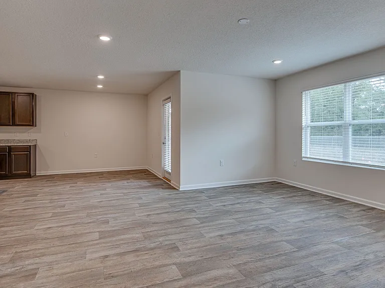 6401 Churchill Cir — Photo 8