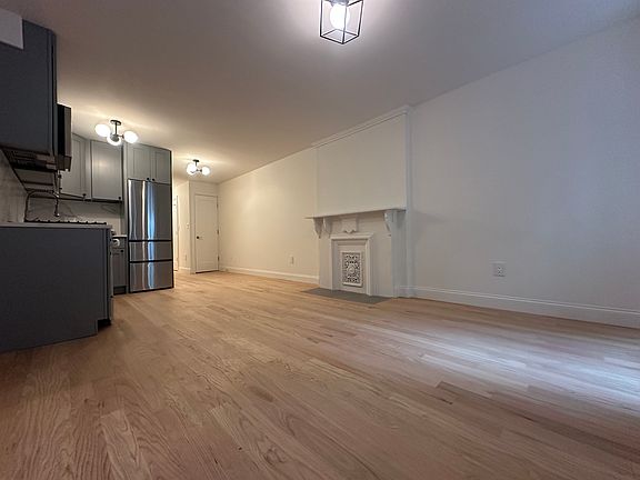 3rd image of 489 Putnam Ave APT 1