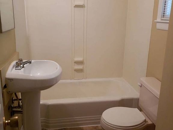 5th image of 308 S Washington St APT 2