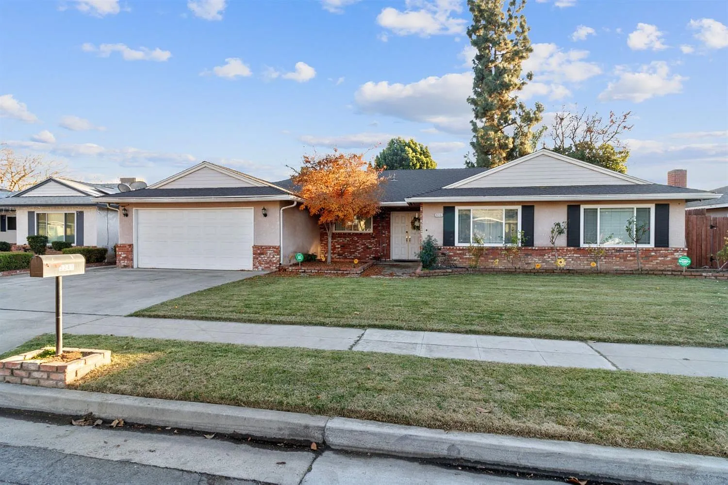 3241 W Rialto Ave photo 1