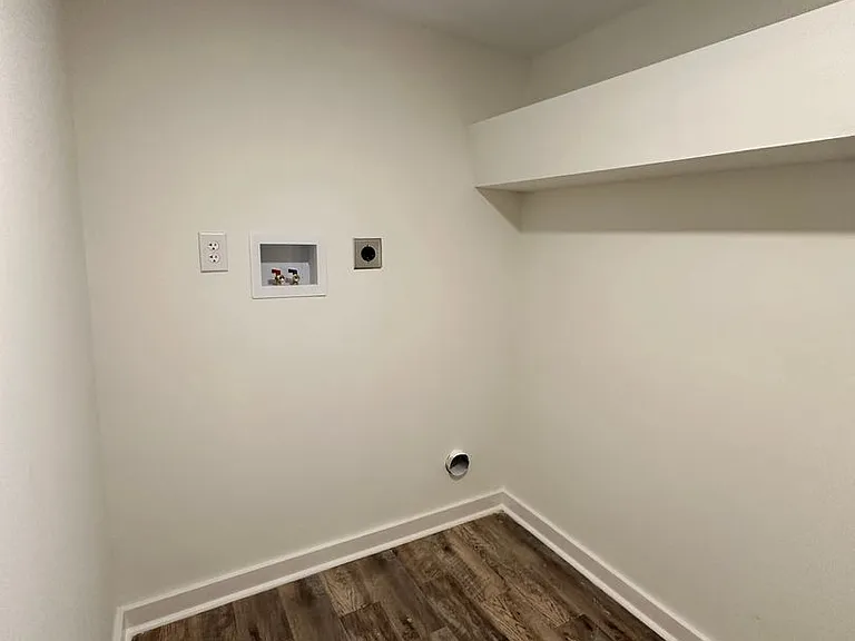 1604 McCall Dr — Photo 14