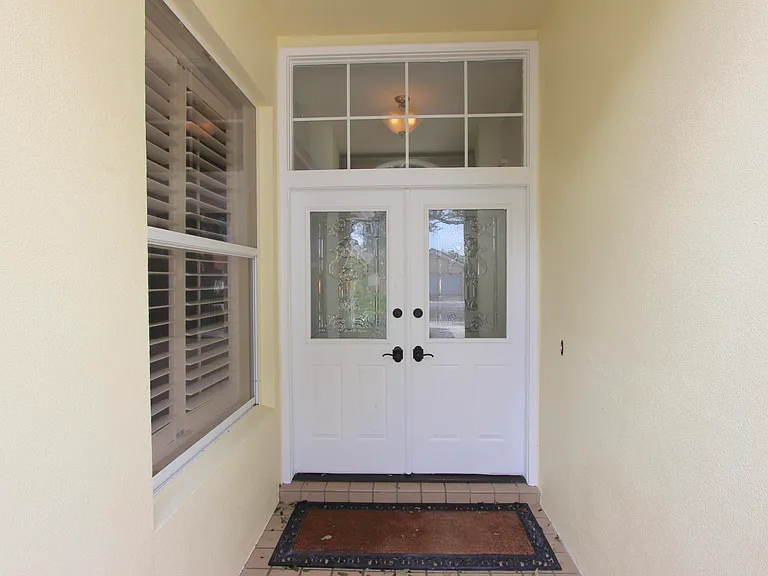 117 Hampton Cir — Photo 2