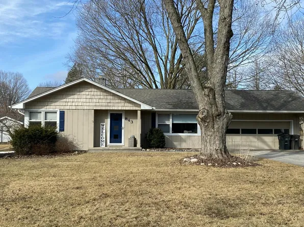 843 Wildwood PLACE, Oconomowoc, WI 53066