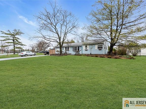 3rd image of 2 Blair Rd
