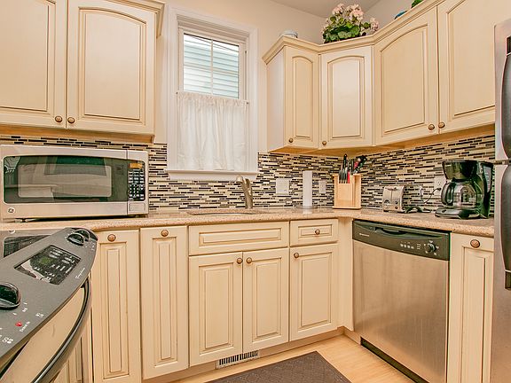 4th image of 1405 West Ave #1405