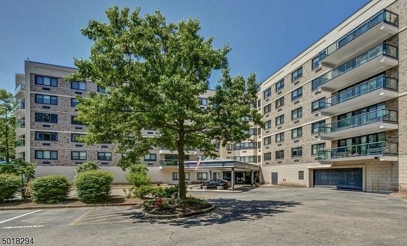 1st image of 609 W So Orange Ave #5R