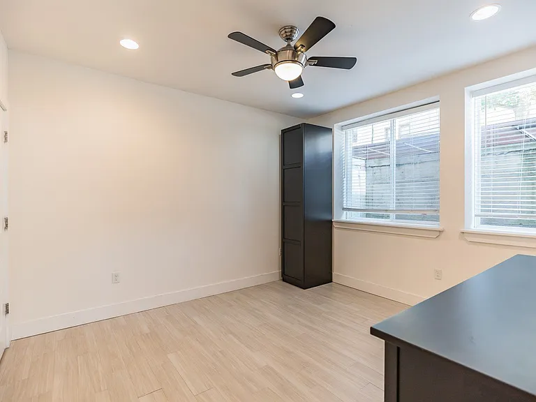 910 N 19th St — Photo 30