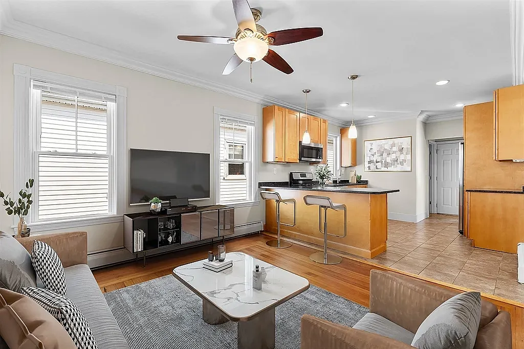 Building Photo - 11 Woodlawn St #1
