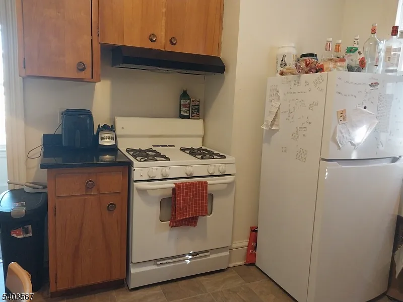 97 Easton Ave — Photo 3
