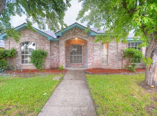 2800 Hidden Springs Dr, Mesquite, TX 75181