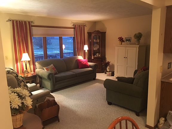 3rd image of 595 Gardenview Dr SW