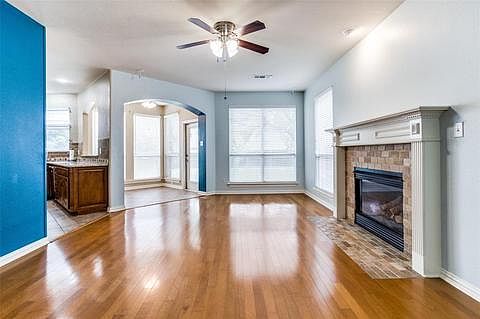 1st image of 2832 Edinburg Ln