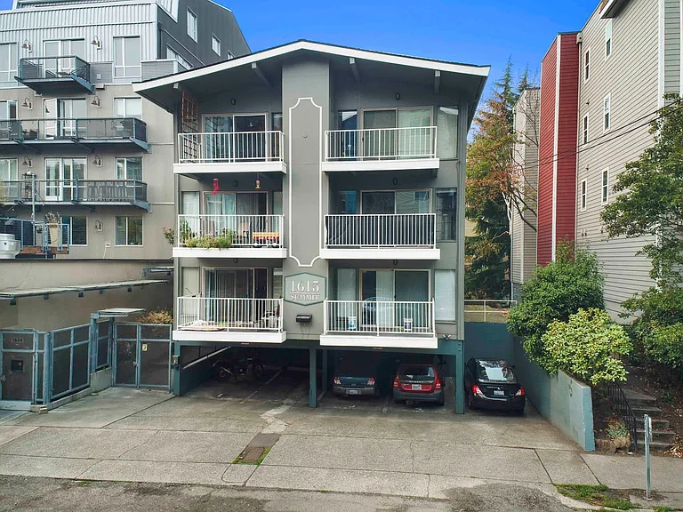 1613 Summit Flats — Photo 2