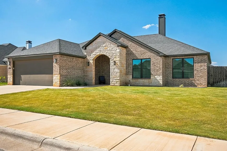 4 bed, 2000 sqft, $7,500 — Photo 1