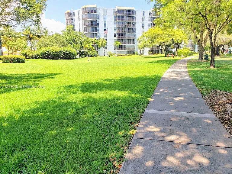 3101 N Country Club Dr #101 — Photo 13