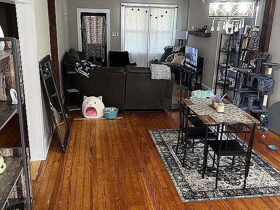 4th image of 111 Orange St