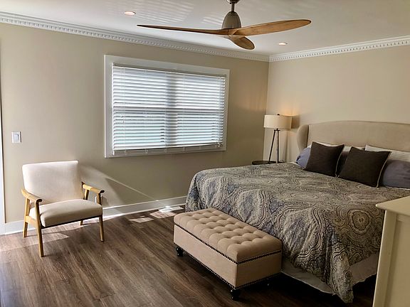 Master - 2nd floor, King bed