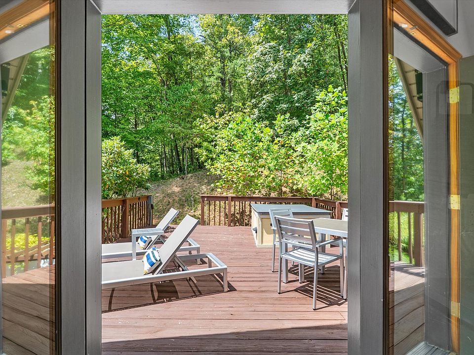 52nd image of 340 Parsons Shrs