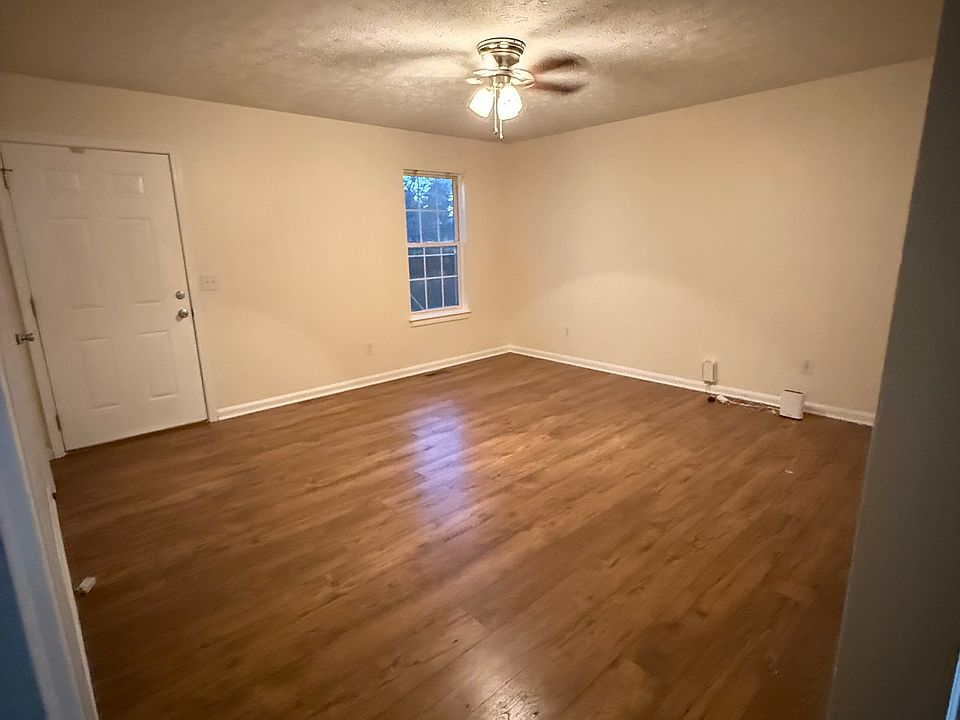 Living Room / Front Entrance Room