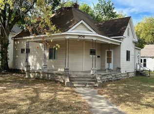 304 S Adams St, Nevada, MO 64772