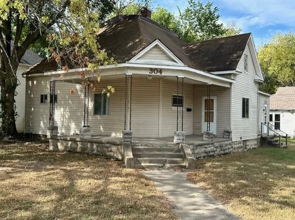 304 S Adams St, Nevada, MO 64772