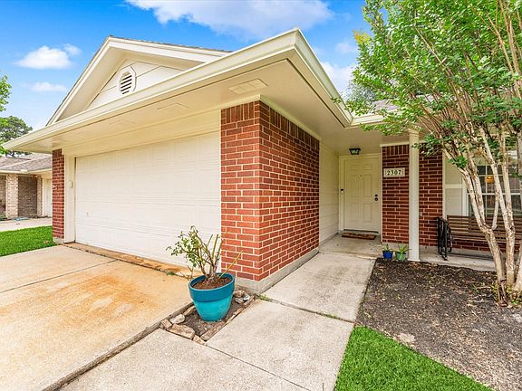 4th image of 2307 Old Oak Ln