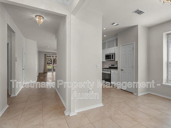 5th image of 118 Portsmouth Dr