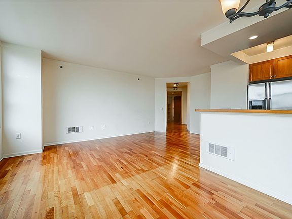 4th image of 1800 Washington St APT 414
