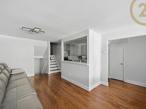 4th image of 1523 E 19th St