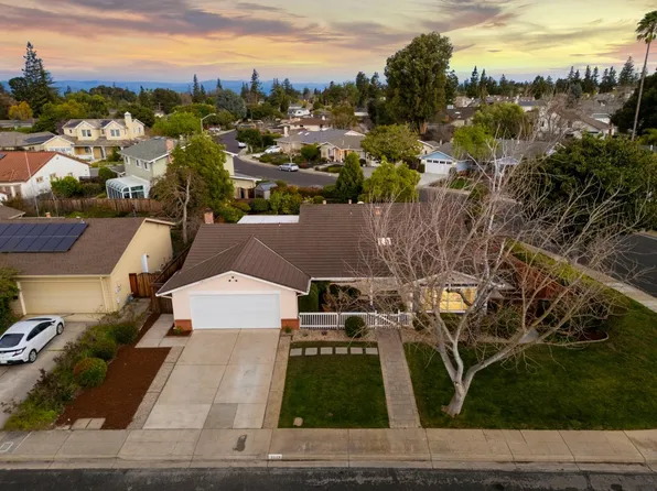 2733 Winfield Dr, Mountain View, CA 94040