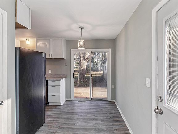 5th image of 1063 109th Ave NW
