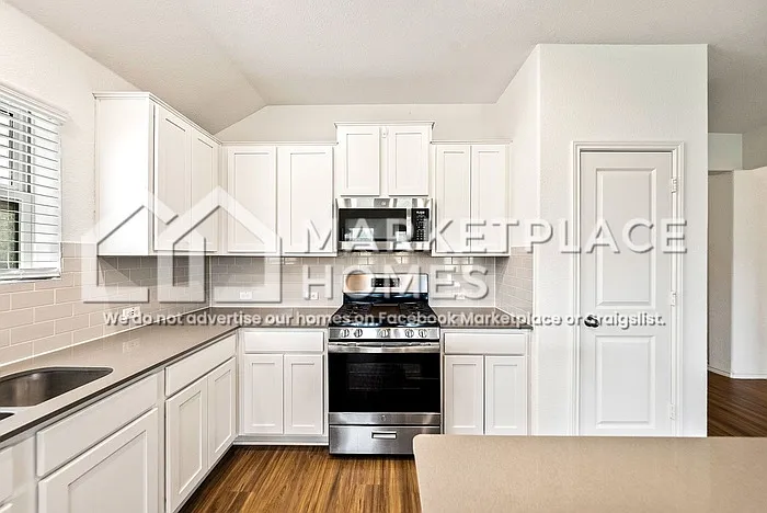 3416 Pauling Loop — Photo 6
