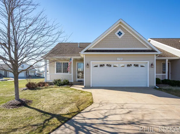 11585 N Lake Dr, Holland, MI 49424